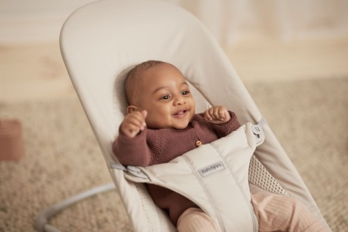 BabyBjorn Leżaczek Balance Soft Tri Fabric Jasny Beż + Zabawka