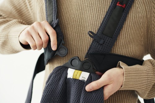 BabyBjorn Nosidełko Mini 3D Mesh Ciemny Niebieski 0–12