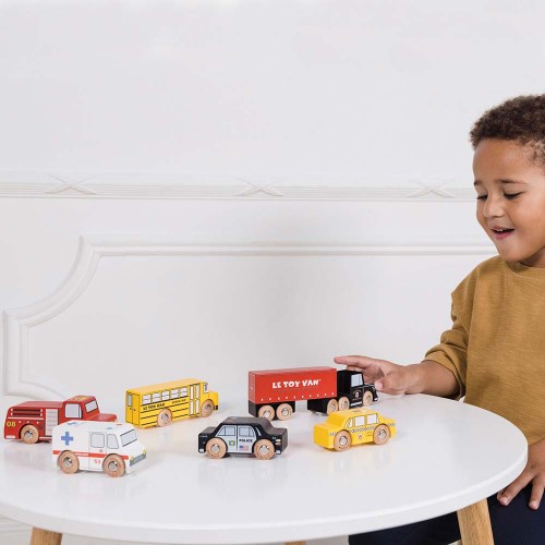 TV268-new-york-car-set-boy-playing-with-motors-and-trucks.jpg