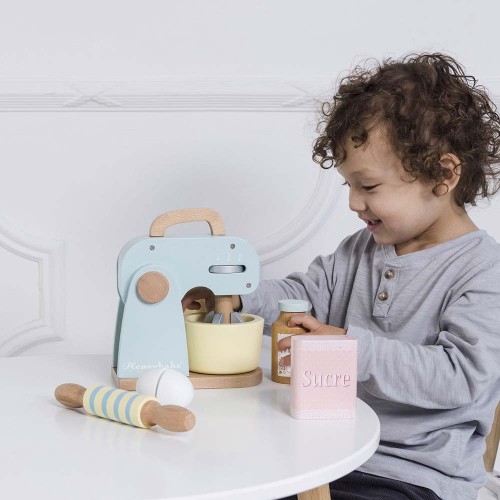 TV285-boy-adding-ingredients-inot-mIxer-set.jpg