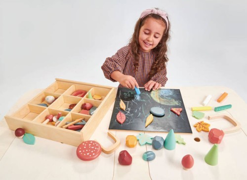 pol_pm_Drewniana-skrzynka-kreatywna-Lesne-skarby-Tender-Leaf-Toys-1139_17.jpg