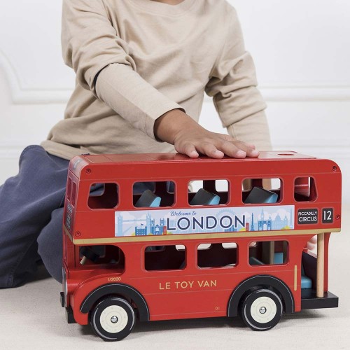 TV469-london-bus-being-pushed.jpg