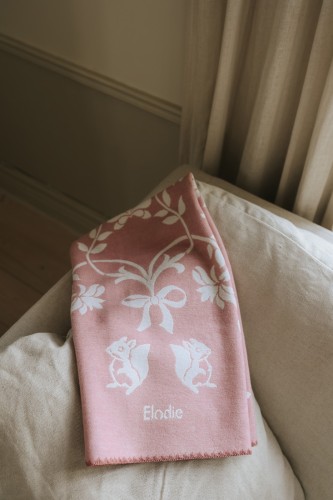 pol_pl_Elodie-Details-kocyk-zakardowy-Jacquard-Mullberry-Pink-36639_9.jpg