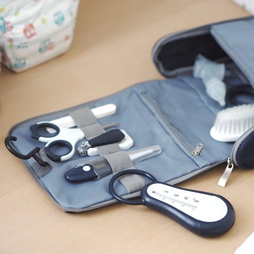 Beaba Kosmetyczka z 9 akcesoriami do pielęgnacji niemowląt Night Blue