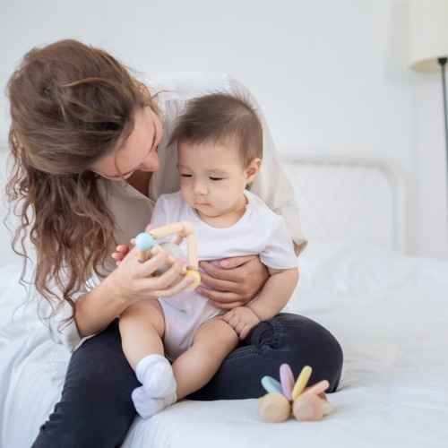 Plan Toys Pastelowa Grzechotka Piramidka 0+