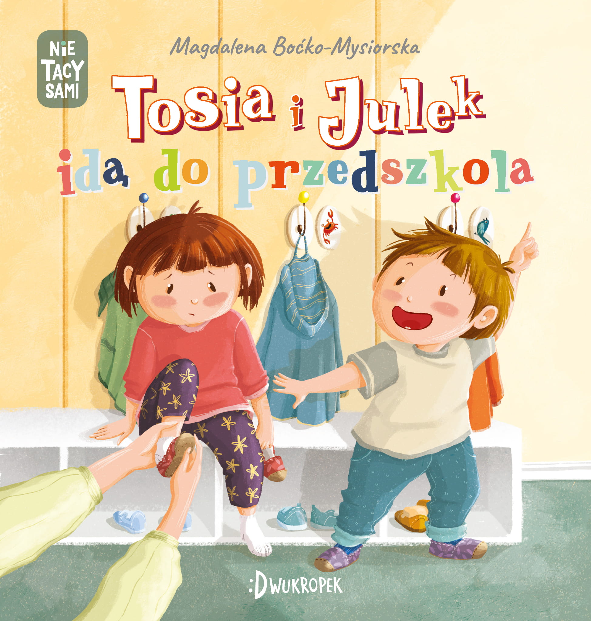 Tosia i Julek idą do przedszkola. 