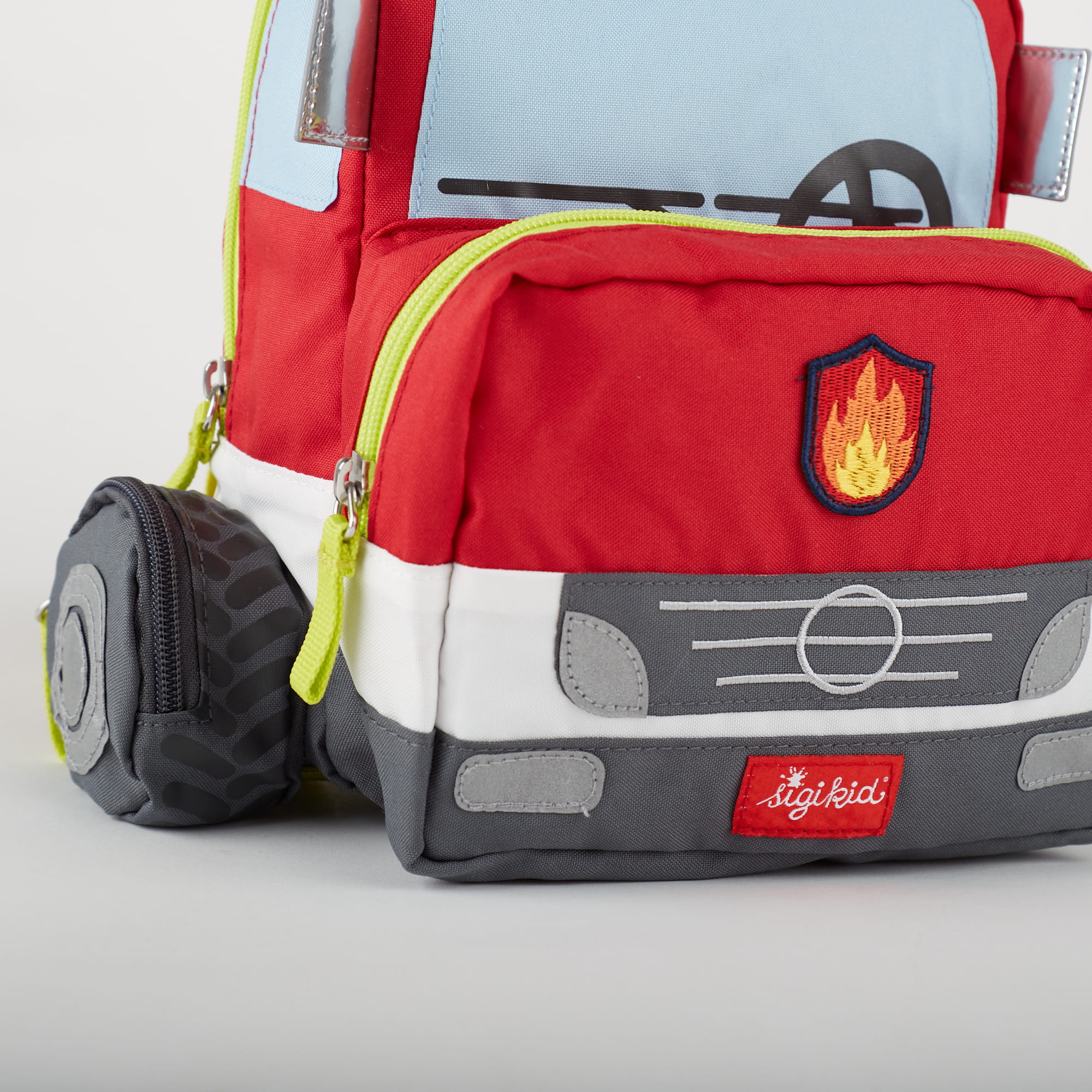 6846cf2e8641c-theme-backpack-fire-engine.jpeg