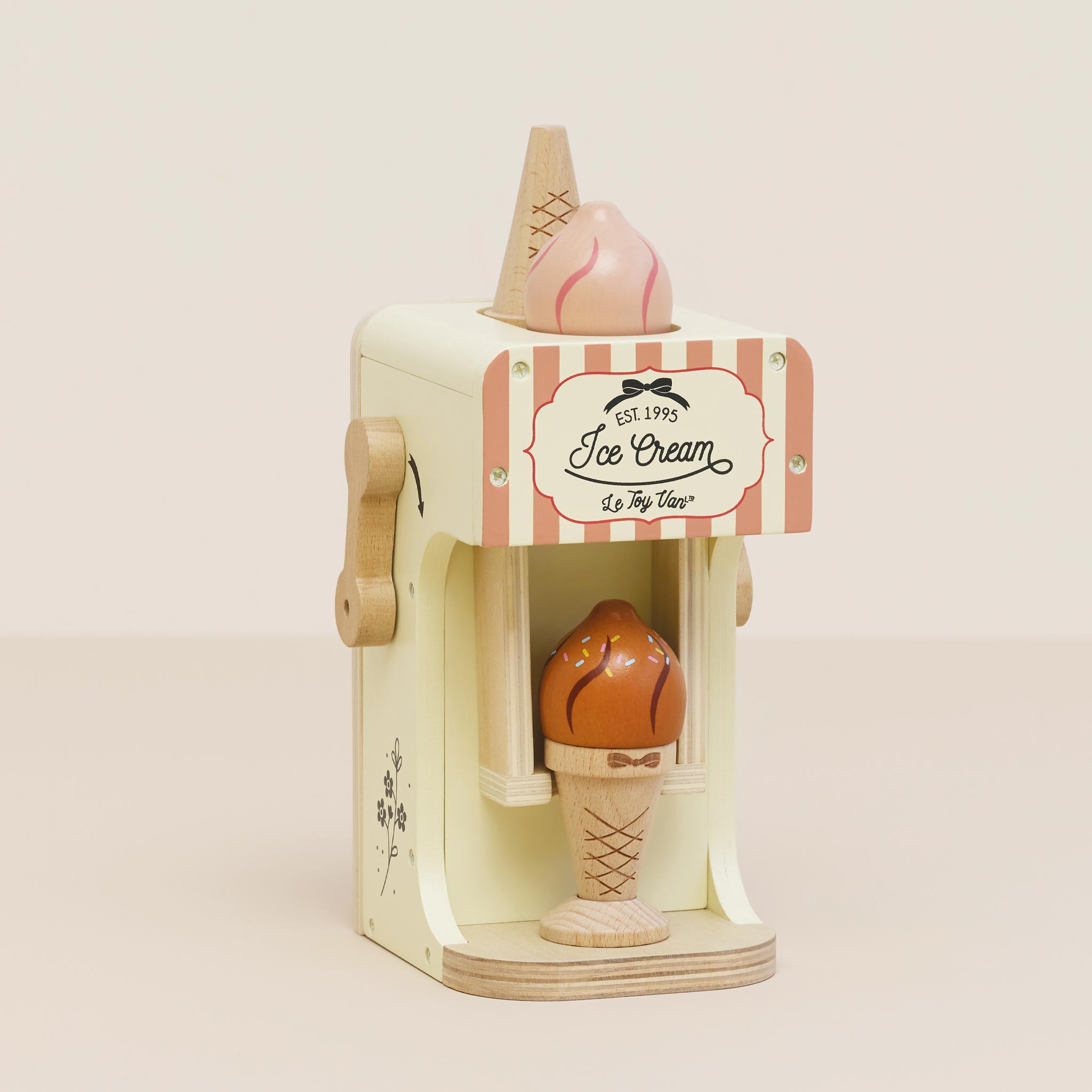 TV306-ice-cream-machine-with-interchangable-flavour-gelatos.jpg