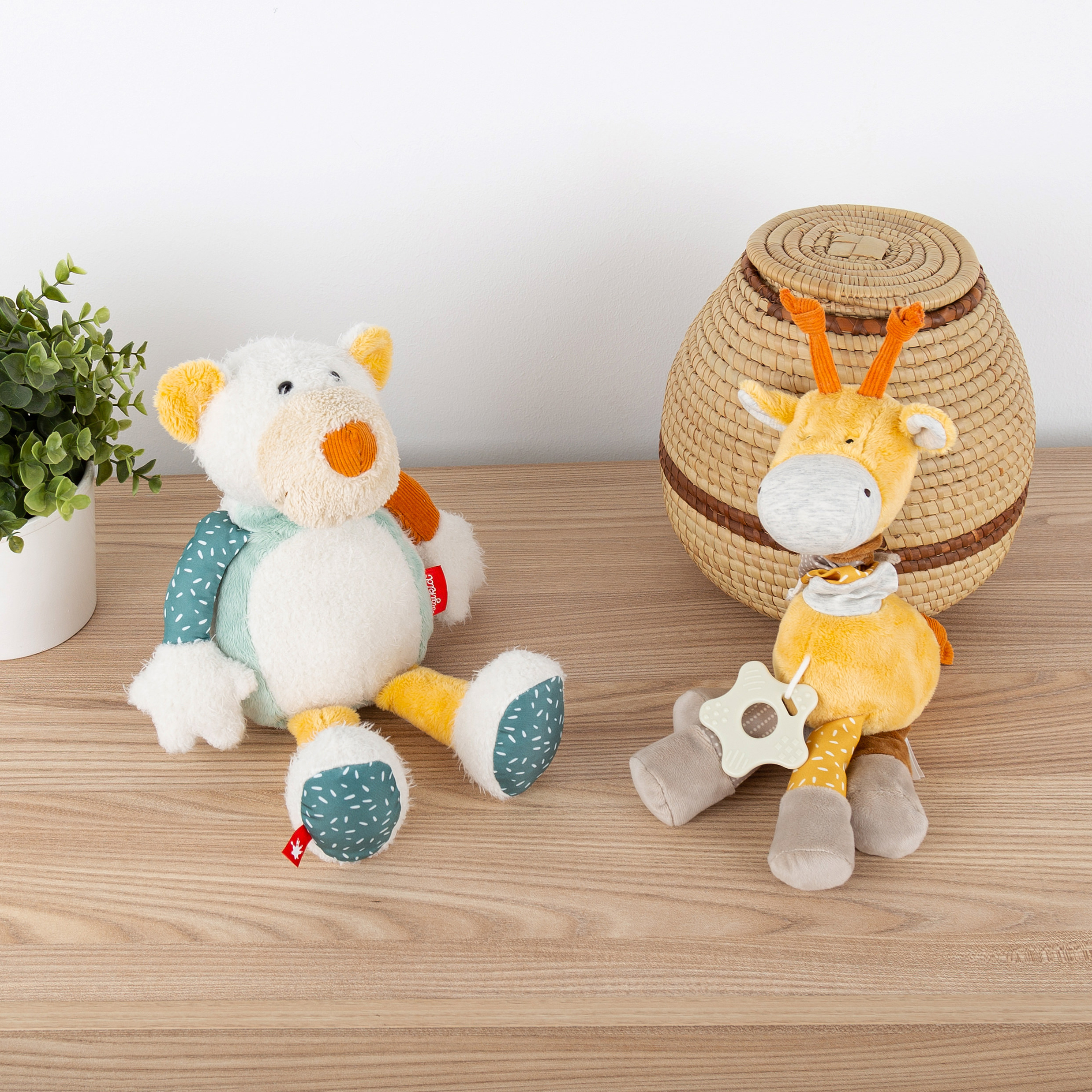 6846eca5dfca3-polar-bear-patchwork-sweety.jpeg