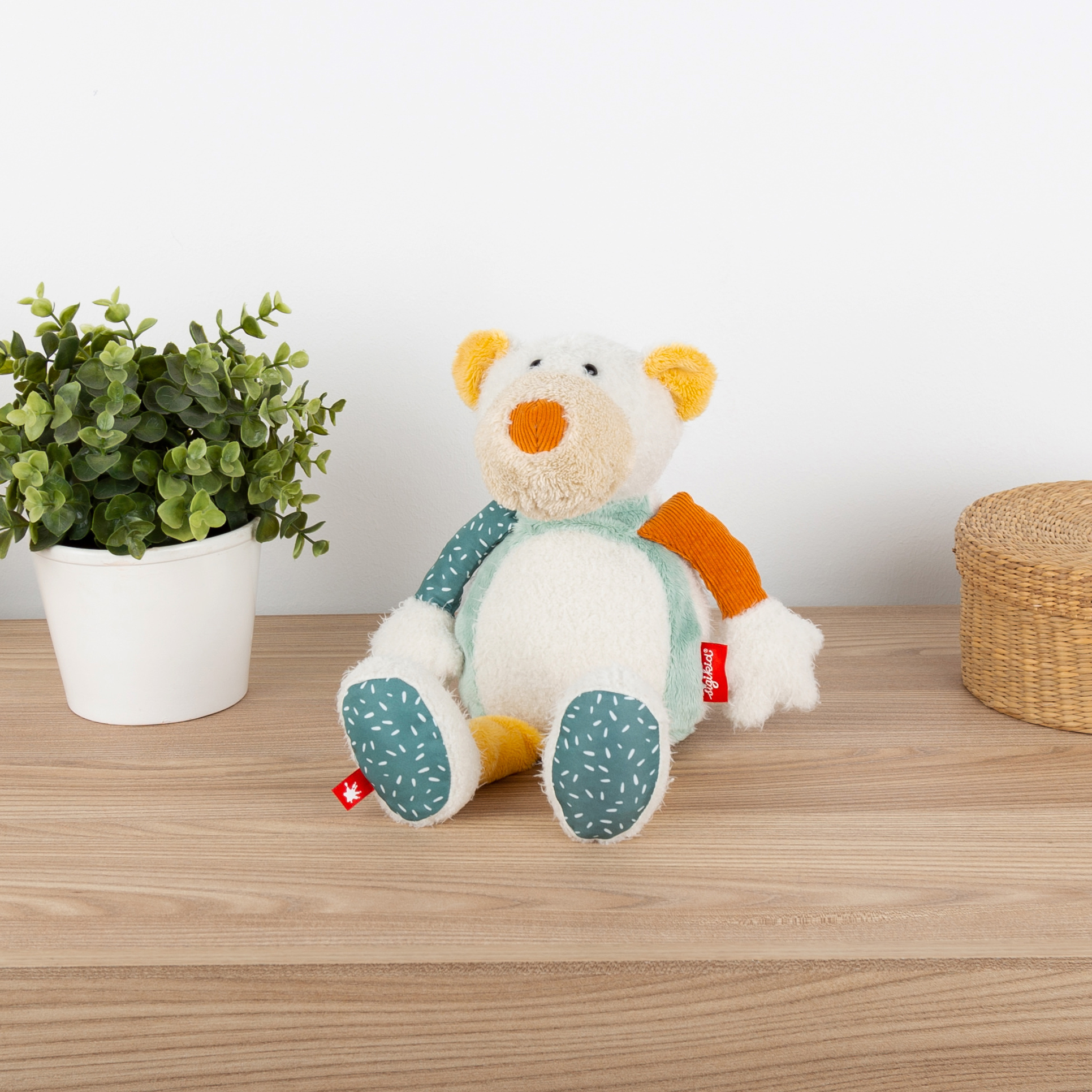 6846eca5e0c4b-polar-bear-patchwork-sweety.jpeg