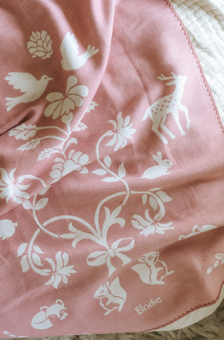 pol_pl_Elodie-Details-kocyk-zakardowy-Jacquard-Mullberry-Pink-36639_7.jpg