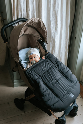 pol_pm_ELODIE-DETAILS-otulacz-2w1-do-nosidelka-lub-wozka-Cosy-Cover-Black-36700_2.jpg