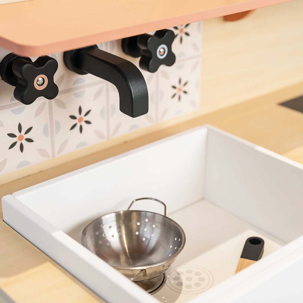 TV347-large-kitchen-taps-and-sink.jpg