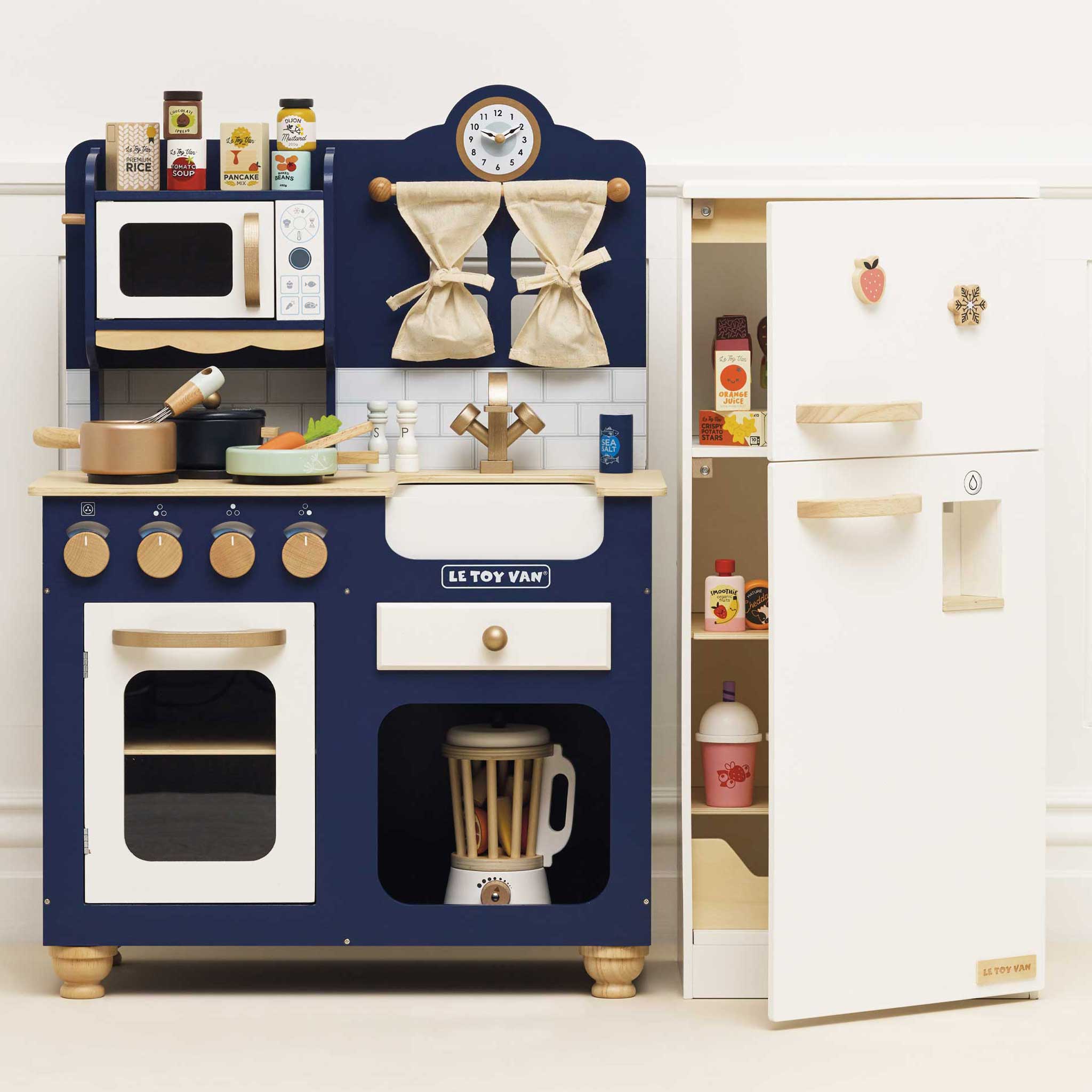 TV325-oxford-large-wooden-deluxe-toy-play-kitchen-playfood-roleplay-utensils-salt-pepper-blue-white-boy-girl-8-.jpg