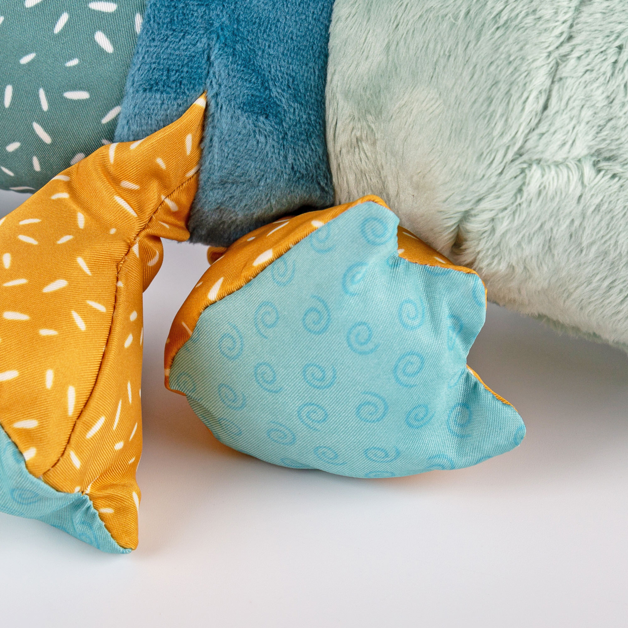6846ec7ce4bda-crocodile-patchwork-sweety.jpeg