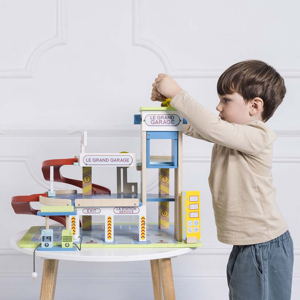 Le Toy Van Wielopoziomowy Garaż Drewniany Le Grand Garage 3+