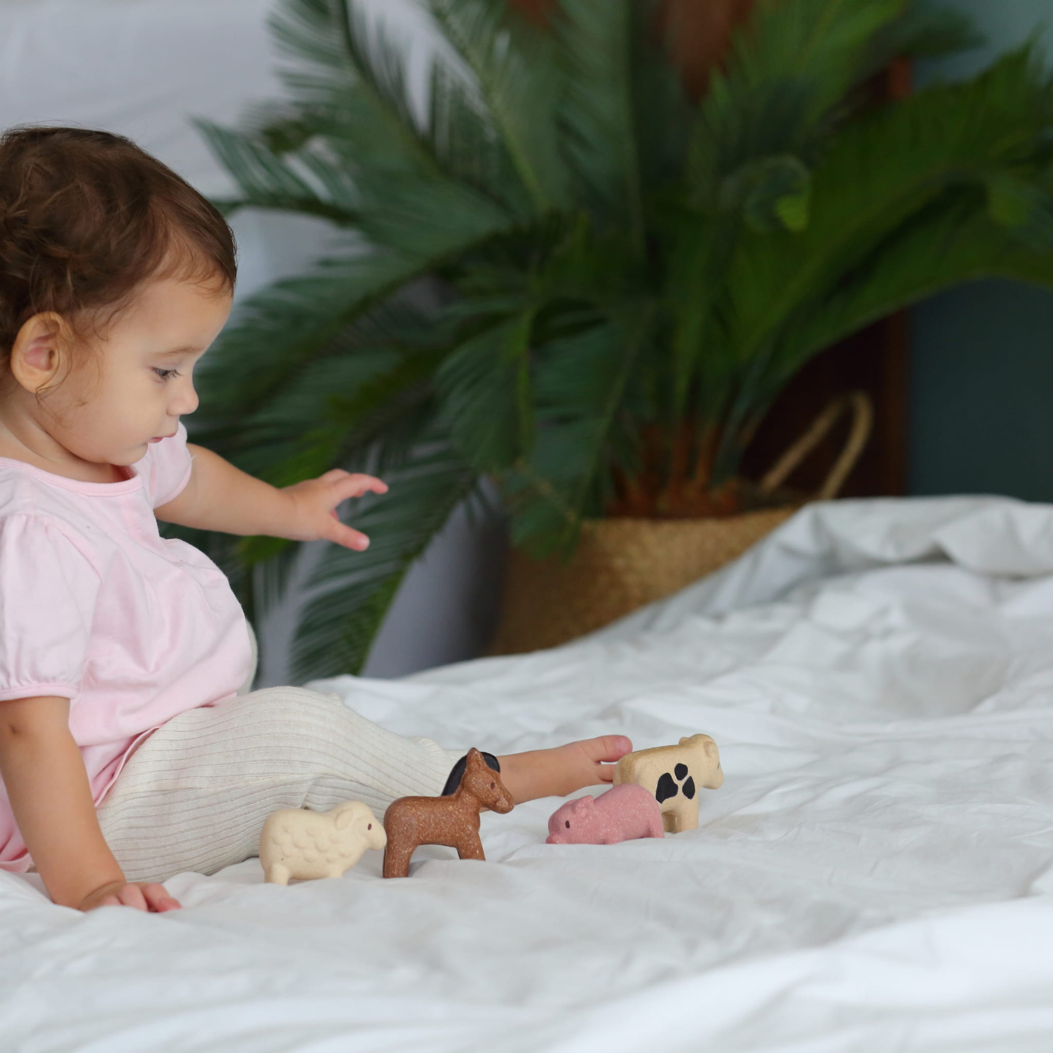 Plan Toys Figurka Delfin - Drewniana, 18m+ | Fabryka Wafelków