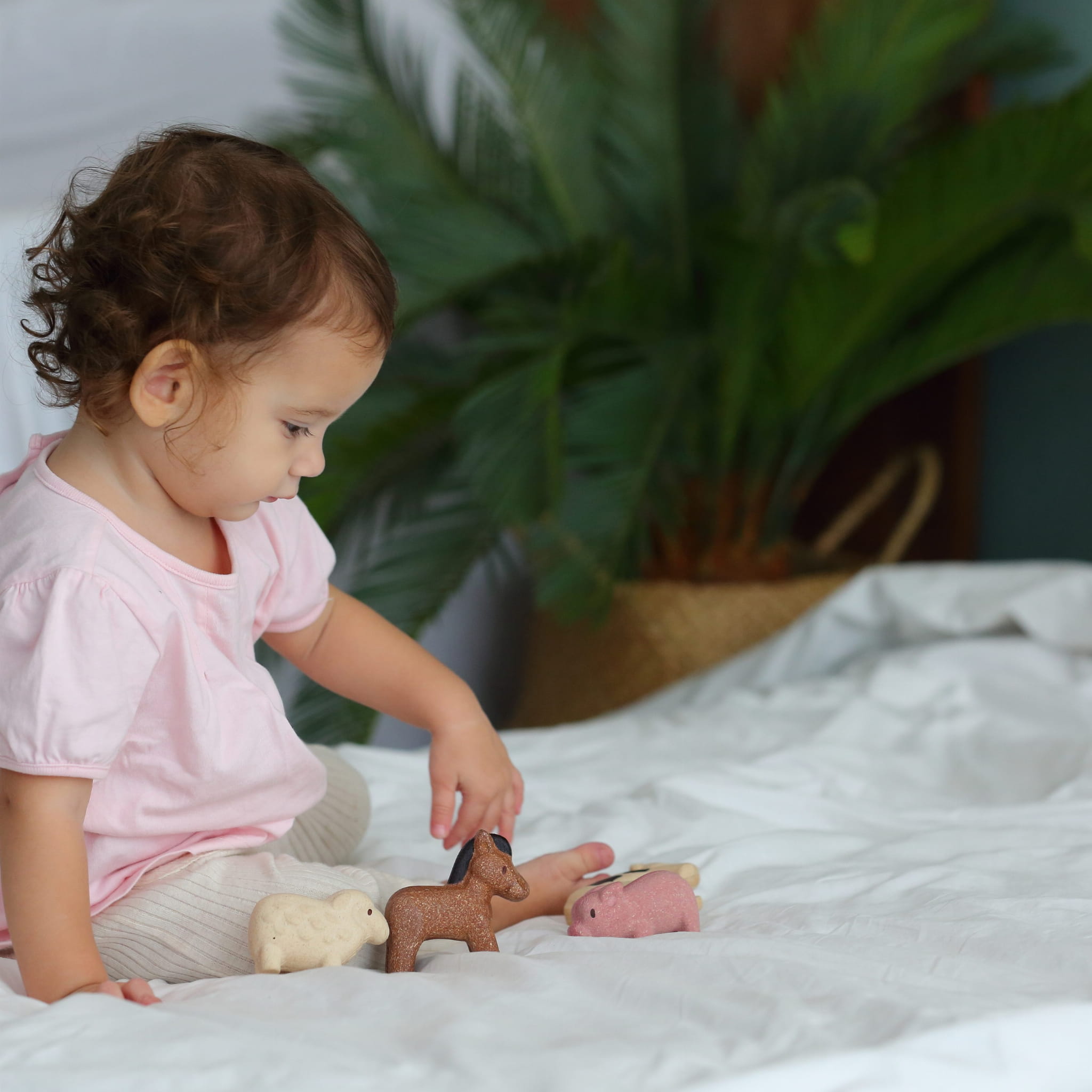 Plan Toys Figurka Delfin - Drewniana, 18m+ | Fabryka Wafelków