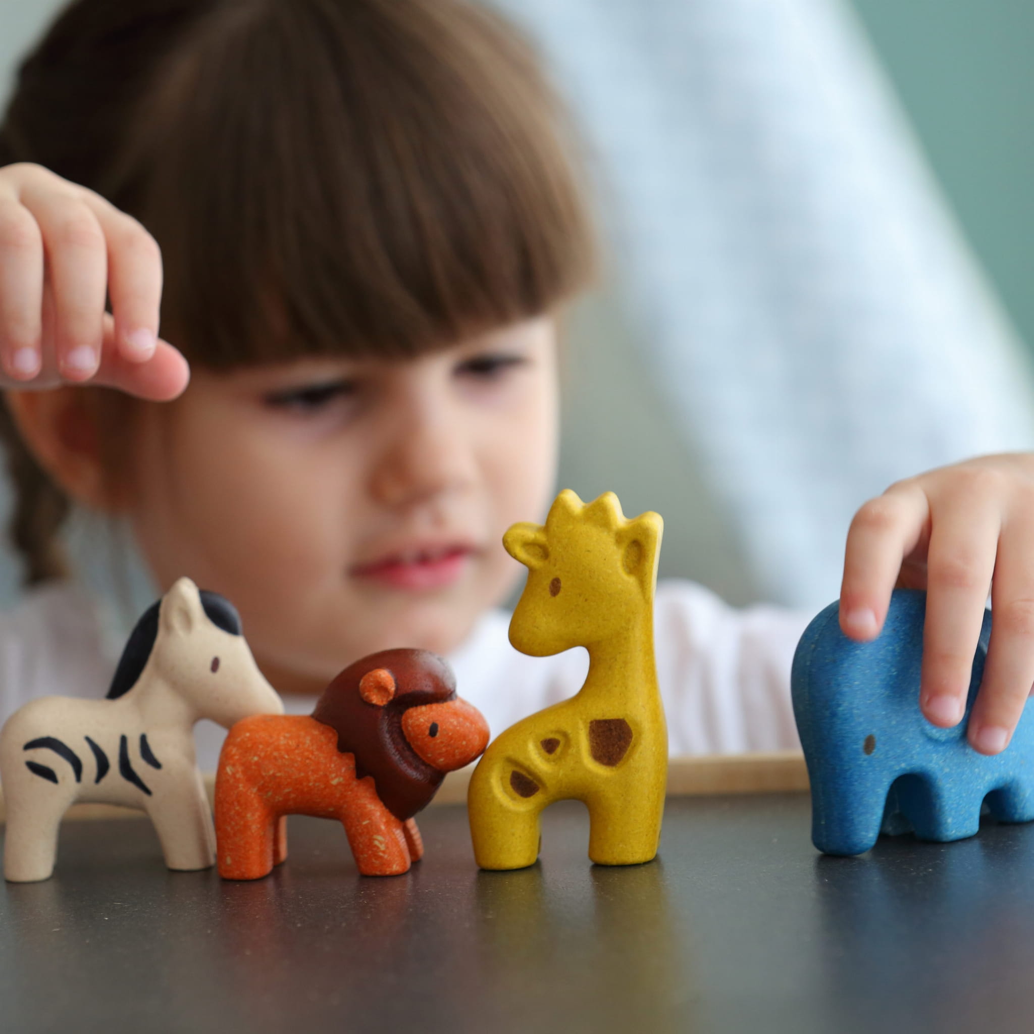 Plan Toys Figurka Delfin - Drewniana, 18m+ | Fabryka Wafelków