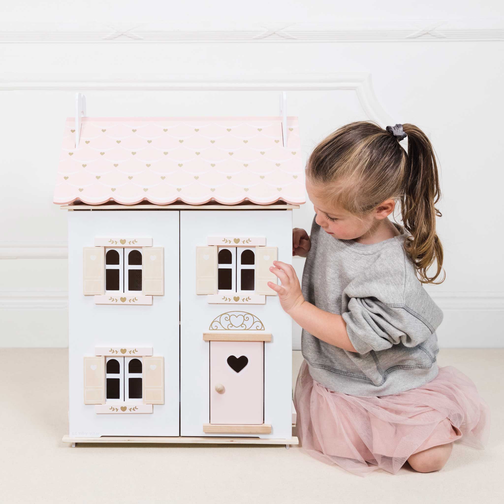 Domek dla lalek Roseheart – umeblowany zestaw z lalkami | Le Toy Van