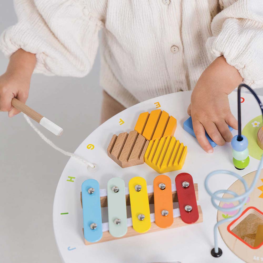 Le Toy Van Stolik Edukacyjny Sensoryczny Drewniany 18m+