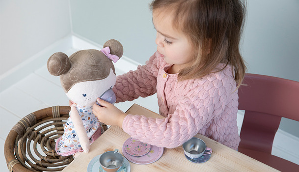 Prezent dla 3 latki - najlepsze propozycje by kształtować wyobraźnię 3 letnich dzieci. Zobacz wyselekcjonowane przez nas propozycje